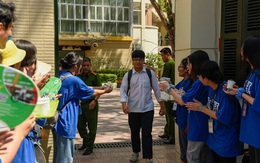 Môn Ngữ văn thi vào lớp 10 tại Hà Nội: Thí sinh mừng rỡ vì làm được bài