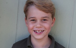 Hoàng tử George cười tươi trong ảnh sinh nhật 7 tuổi