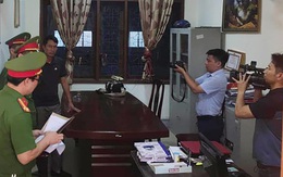 Khám xét phòng làm việc của cán bộ Ban Dân tộc tỉnh Nghệ An