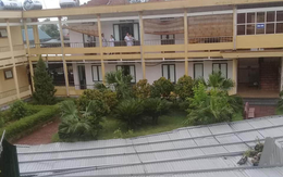 Hà Tĩnh: Lốc xoáy làm tốc mái hàng trăm m2 mái tôn của bệnh viện huyện