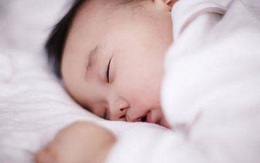 Trẻ sơ sinh có 3 thói quen này khi ngủ chứng tỏ não bộ đang phát triển cực tốt
