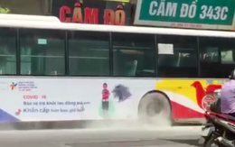 Lý giải xe buýt Hà Nội xì khói bất thường khi đang lưu thông giữa phố đông