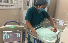 Thông tin mới nhất về sức khoẻ bé sơ sinh bị bỏ rơi dưới khe giữa 2 căn nhà ở Hà Nội