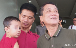 Hàng xóm, người thân và cả những người không quen biết "mừng rơi nước mắt", ùn ùn tới chia vui cùng gia đình "cậu bé mất tích" ở Bắc Ninh