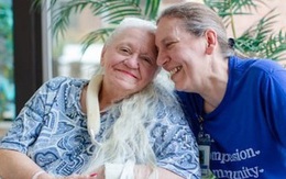 Chị em thất lạc hơn 50 năm bất ngờ đoàn tụ khi điều trị Covid