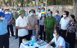 Lực lượng chức năng căng mình tại khu vực phong tỏa dịch COVID-19 ở Quảng Trị