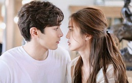 Đứng trước cửa tòa, cô vợ lúng túng đưa cho chồng một tờ giấy mỏng, anh sững sờ rồi lập tức vào rút đơn ly hôn