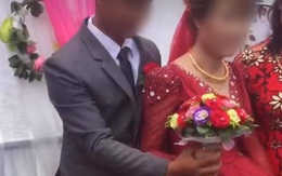Chú rể liên tục lấy váy cô dâu che chắn khi chụp hình, ai dè giấu giếm một “bí mật” đằng sau