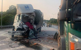 Tài xế trên ô tô tải tử vong sau khi tông vào đuôi xe khác trên cao tốc Nội Bài - Lào Cai