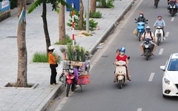 Hà Nội: Lòng đường, vỉa hè mua bán nhộn nhịp như họp chợ