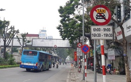 Hà Nội khôi phục biển cấm taxi trên 10 tuyến phố