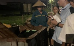 Hà Nội: Một cháu bé bụ bẫm bị vứt trong xe chở  rác