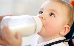 Khi nào trẻ uống sữa tươi, khi nào trẻ uống sữa bột?