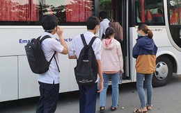 Chuyến xe từ khu vực phong toả do dịch Covid-19 đến điểm thi tốt nghiệp của các thí sinh tại Đà Nẵng