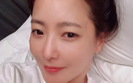 Ở tuổi 43, Kim Hee Sun giữ gìn vóc dáng và làn da "búng ra sữa" bằng nguyên liệu quen thuộc mà ai cũng biết