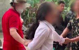 Phụ huynh vây bắt nữ sinh đã đánh con mình khiến cộng đồng mạng chia làm 2 phe tranh cãi gay gắt