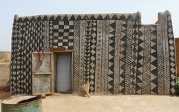 Ghé thăm làng đất nung độc đáo của quý tộc châu Phi, ngôi nhà nào cũng là tác phẩm nghệ thuật đặc sắc