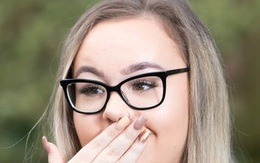 Thiếu nữ ngất xỉu, tê liệt mỗi khi cười