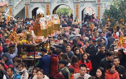 Biển người đổ về "xin lộc" Bà Chúa Kho ngày mùng 5 Tết