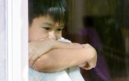 Con trai luôn nói có ai đó ở ngoài cửa sổ, mẹ mắng con linh tinh nhưng đưa đi kiểm tra thì bàng hoàng với kết quả nhận được