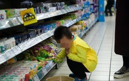 Con trai bóp nát mì trong siêu thị, khi yêu cầu bồi thường thì người mẹ lại đưa ra lý do không chấp nhận được
