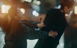 Phim của Lee Min Ho - "Quân vương bất diệt" tập 2: Vừa mới ôm ấp giữa phố, nam chính đã đòi cưới Kim Go Eun làm Hoàng hậu