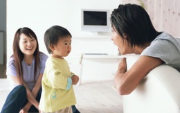 Cha mẹ đừng vội trách mắng khi con không chịu chào hỏi người lớn: Theo các chuyên gia, đó là điều bình thường