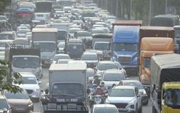 Xe tải, xe con ùn ùn ở cửa ngõ Hà Nội trước ngày nghỉ lễ 30/4