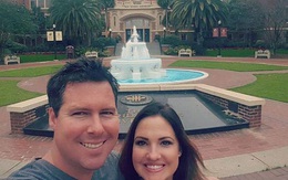 Cô gái về nhà mẹ bạn trai chơi rồi cùng xem album ảnh trước khi cả ba phát hiện ra sự sắp đặt không ngờ của định mệnh trong những bức ảnh cũ