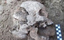 Hãi hùng thi thể em bé 1.500 tuổi bị nghi chôn theo hình thức của ma cà rồng