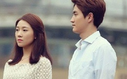 Chồng vừa đi thăm bố vợ ốm về thì chết điếng khi vợ đặt vào tay túi hành lý và đơn ly hôn, câu nói 'dọn rác' của cô mới đủ 'đau điếng'