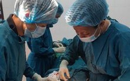 Quảng Trị: Vượt biển khơi phẫu thuật cho bệnh nhân viêm ruột thừa cấp