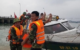 Cứu hộ thành công 3 ngư dân gặp nạn trên biển Quảng Bình
