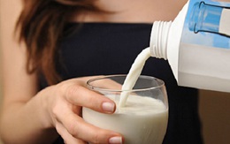 Uống sữa buổi sáng nếu có 1 trong 5 dấu hiệu này cần dừng ngay để phòng bệnh