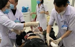Nghệ An: Một học sinh dập nát bàn tay sau tiếng nổ lớn