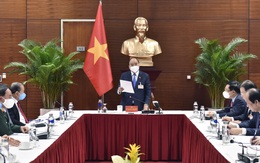 Thủ tướng họp khẩn về COVID-19 ngay tại phòng họp Đại hội Đảng XIII