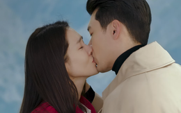 Hyun Bin cứ đóng cảnh hôn Son Ye Jin là tai đỏ bừng bừng, đúng là được khóa môi người yêu có khác!