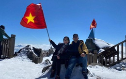 Du khách thích thú với khung cảnh tuyết phủ trắng tuyệt đẹp ngày cuối năm trên đỉnh Fansipan