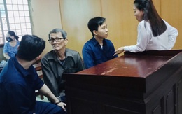 Mờ mắt, người cha theo con cùng làm liều để thỏa mãn nhu cầu bản thân!