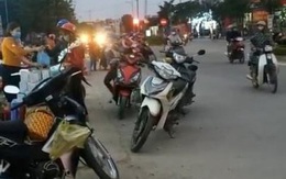 Thanh Hóa: Chợ cóc "bủa vây" đường quốc lộ, gây mất an toàn giao thông
