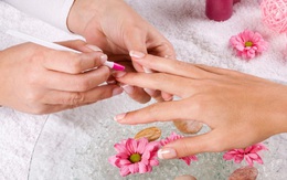 Khi làm nails chị em cẩn thận nguy cơ hít phải loại hóa chất cực độc này