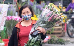 Hà Nội: Sau thời gian dài ế ẩm, hoa tươi bất ngờ hút khách Rằm tháng Giêng