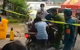 Bình Dương: Người phụ nữ la lối, lao xe "phá rào", đòi rời chung cư Ehome