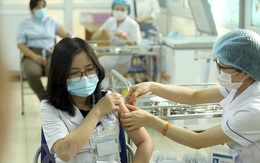 Hơn 6.300 người ở Hà Nội tiêm vaccine COVID-19, cả nước gần 34.000