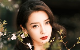 Angelababy thừa nhận từng sống trong bóng tối khi bị bạn bè cô lập, nguyên nhân chỉ vì bản thân quá đẹp