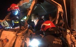Hà Nội: Cắt cabin cứu 3 người bị thương nặng trong vụ xe tải đâm vào đuôi xe container