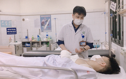 Máy dập công nghiệp bị lỗi, nam công nhân bị nghiền nát 4 ngón tay