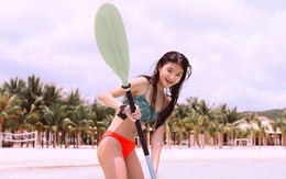 Con gái Trương Ngọc Ánh diện bikini tắm biển