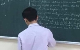 Nam sinh lên bảng làm bài phải cởi hẳn giày ra để một bên vì sợ gấp mũi, bóc giá mà choáng vì độ giàu có