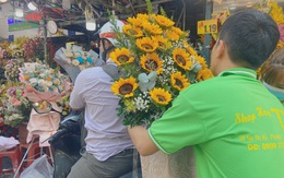 TP.HCM: Chợ hoa Hồ Thị Kỷ tấp nập người mua hoa ngày Quốc tế Phụ nữ